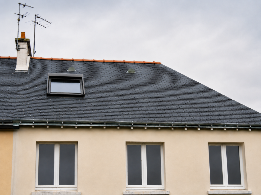 Rénovation d'une toiture en ardoises Rénovation d'une toiture en ardoises